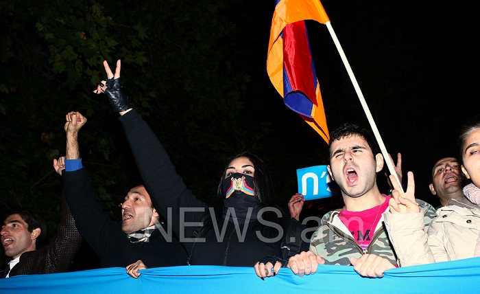 Armenian Opposition To Challenge Constitutional Referendum In Court